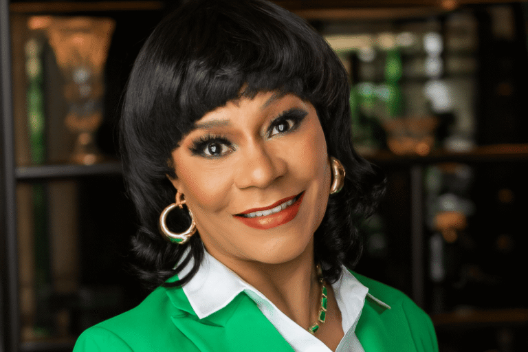 Sharon Reynolds headshot